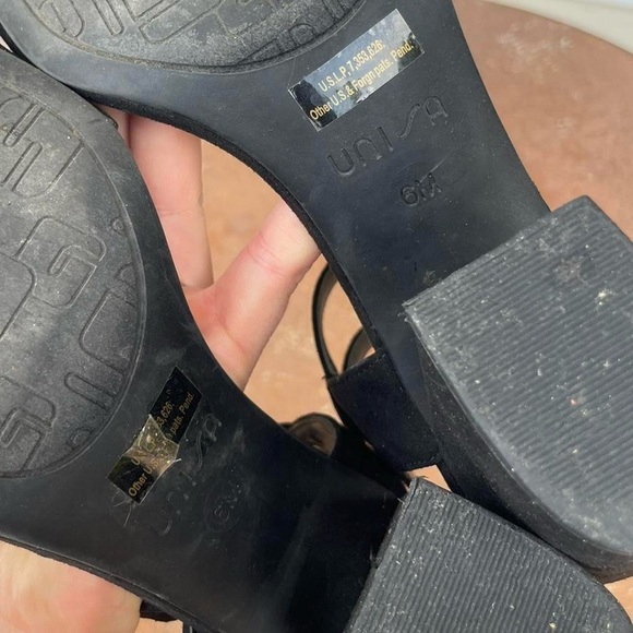 Reisa black suede Unisa block heel sandals with an open toe and ankle strap sz 6 - Picture 6 of 6